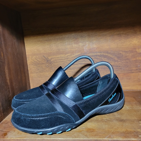 Skechers Relaxed Fit Memory Foam Slip on shoe - Picture 4 of 5
